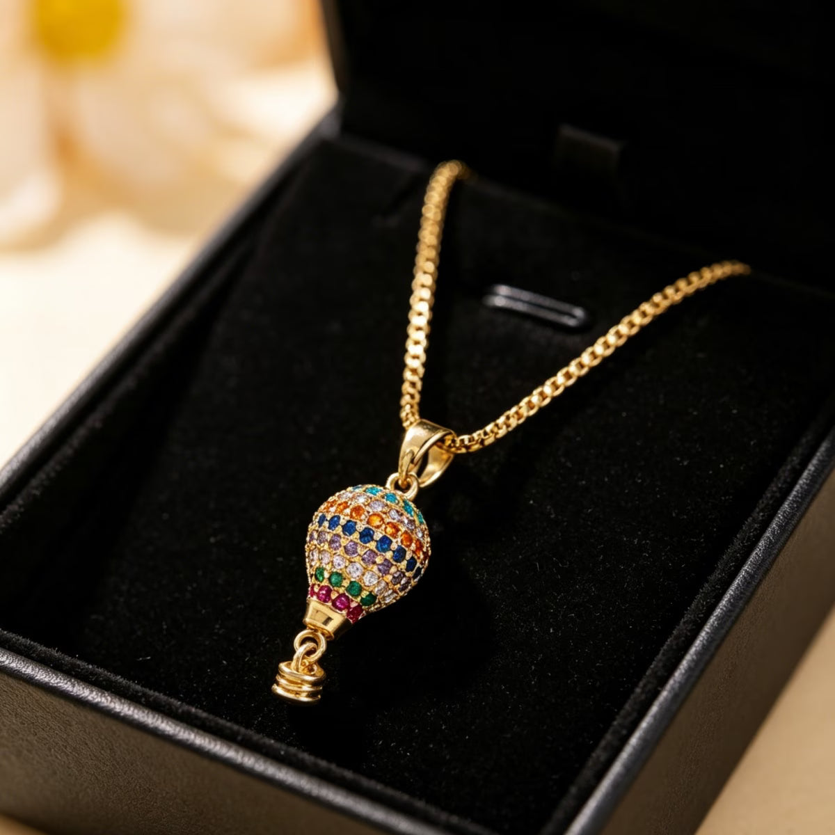 Retro Elegant Golden Balloon Pendant Set